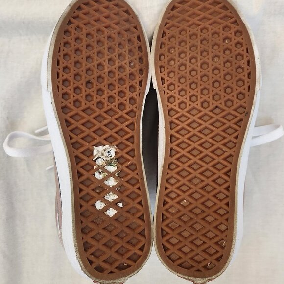 Like New - Vans Old Skool Shoe  - Size 5.5 - Picture 10 of 15